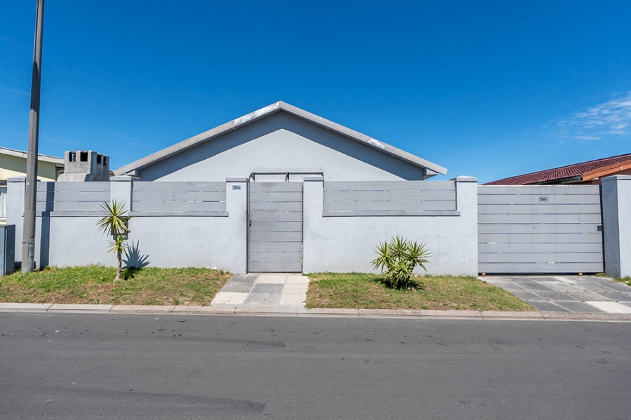 4 Bedroom Property for Sale in Grassy Park Western Cape